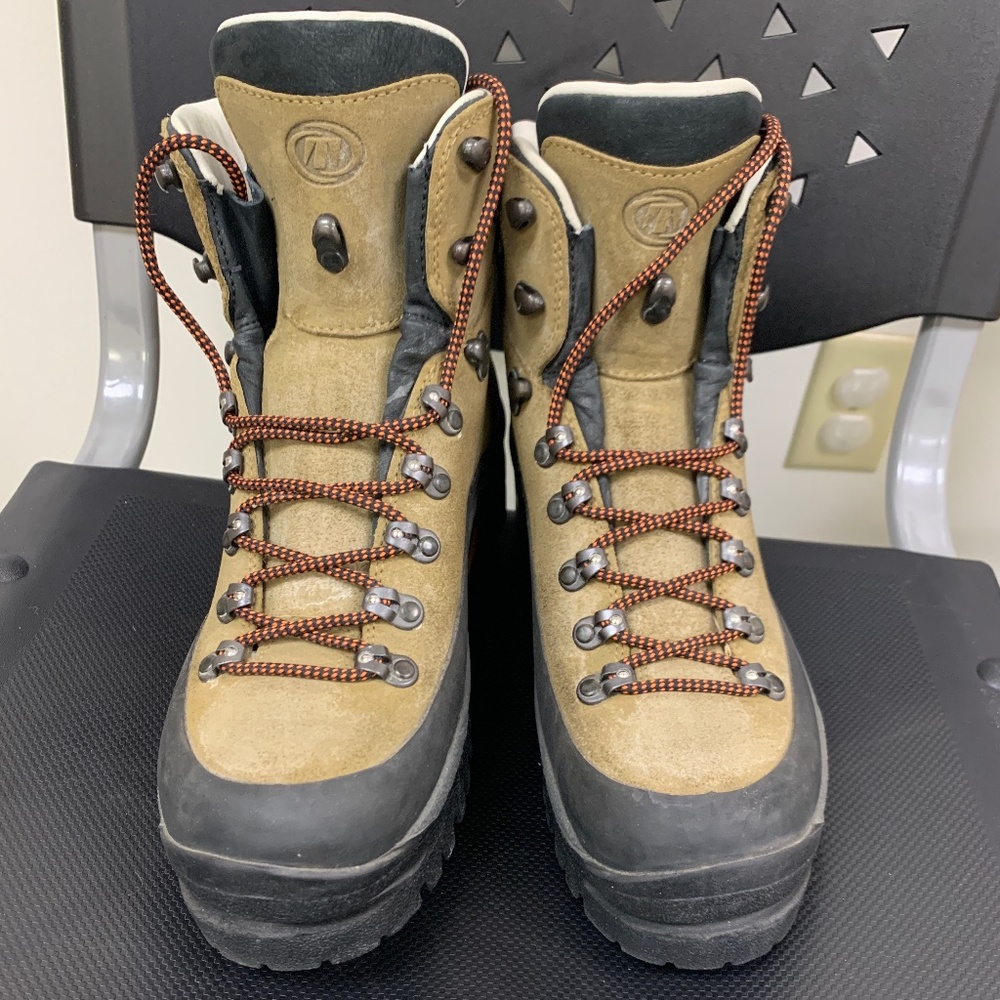 Tecnica Mountaineering boots (like new)
